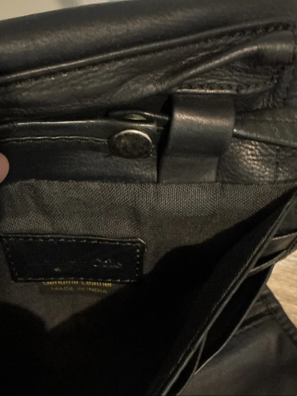 Kenneth Cole Black Leather Crossbody Wallet Small Flap Bag EUC 7.25x4.75x0.75